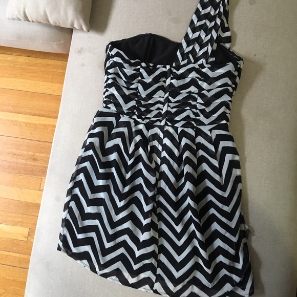 B&W Dress - Picture 2 of 2